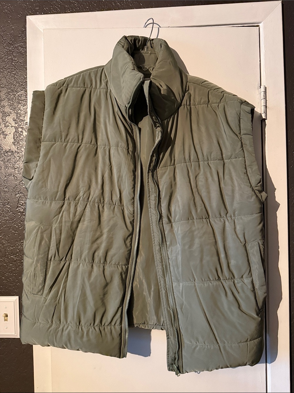 Women’s Quilted Olive Green Puffer Vest - Lightweight Sleeveless Coat M/L